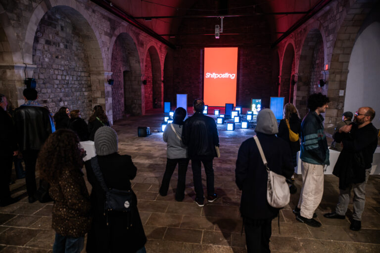 Visita aperitiu amb els artistes a les exposicions «Caca banal», de Daniel Moreno Roldán i «Demà serà un altre dia», de Pol Clusella