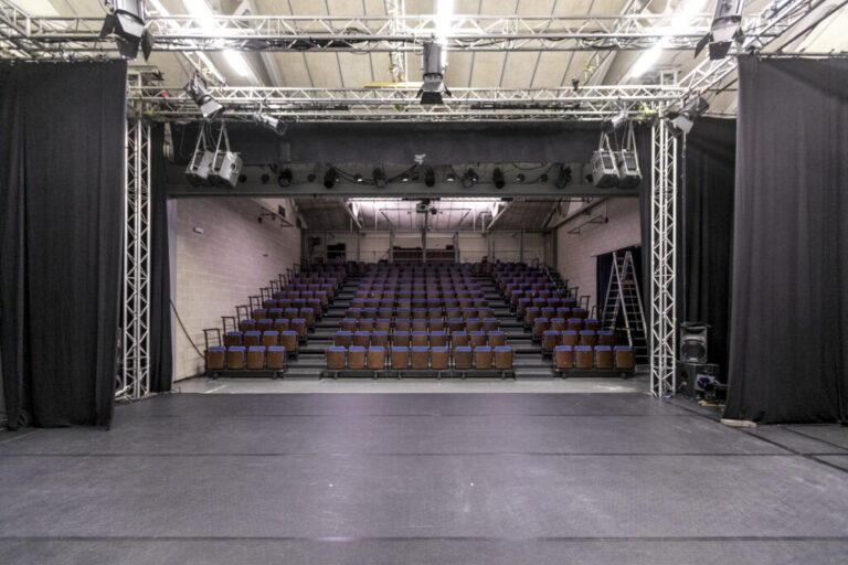 Portes obertes: L’Estruch – Fàbrica de creació de les arts en viu