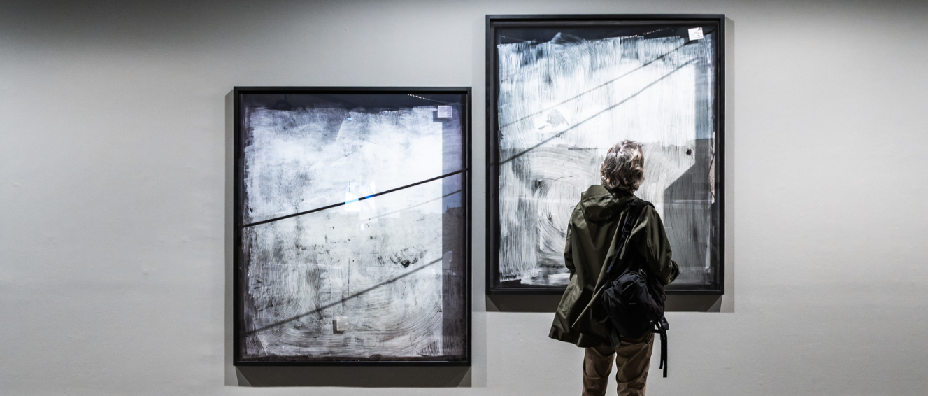 Visita de la comissària a l’exposició “Anna Malagrida. Opacitas. Velar la transparència”