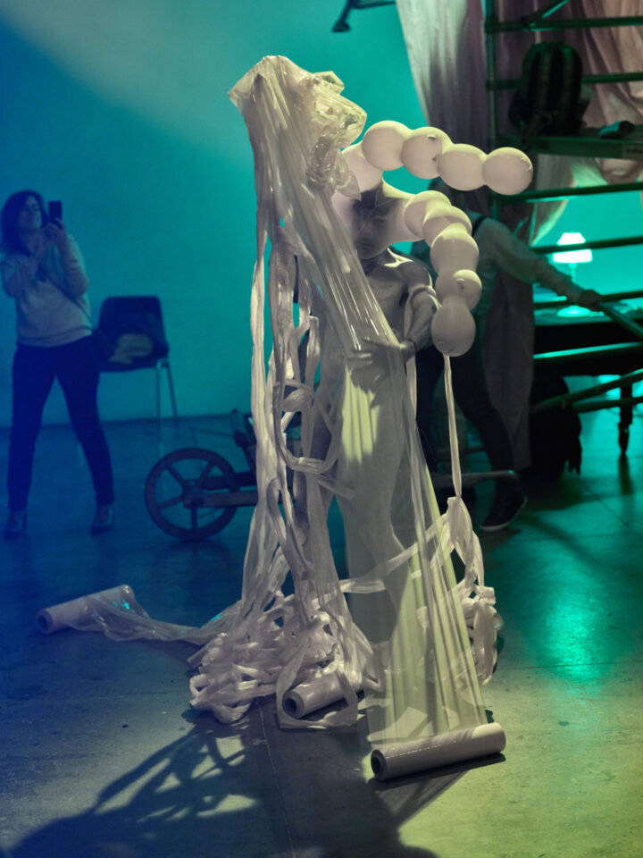 Libellule rouge. SKALL.