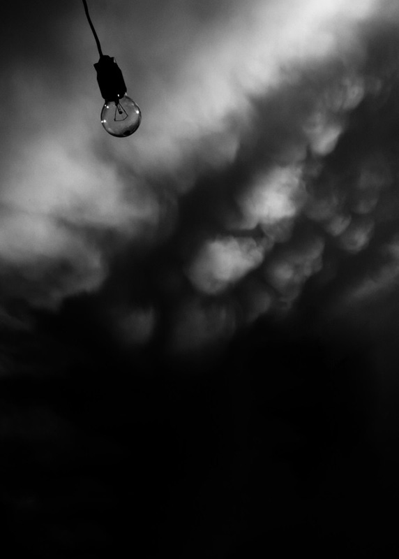 Et prometo que demà l’abraçaràs. Tres veus, una guerra. Iran 2025