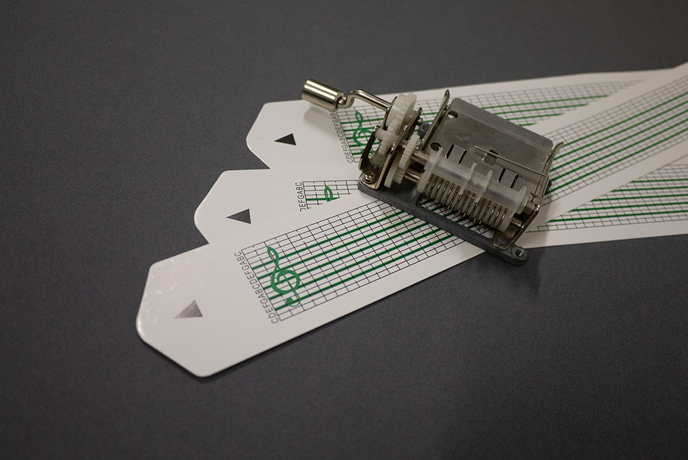 Art en família a «Forats, codis i puntes»