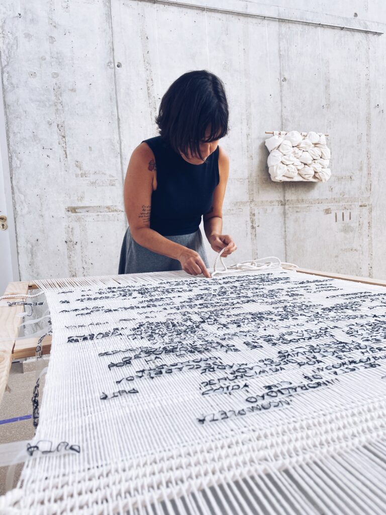 Punt de trobada a «Frenar l’acceleració. Residències i resistències artístiques a Casa Aymat 2019-2025», a càrrec de Mariana Iturralde