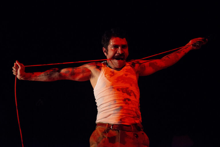 Ernesto Orellana G – Teatro SUR (Xile) – EDMUNDO