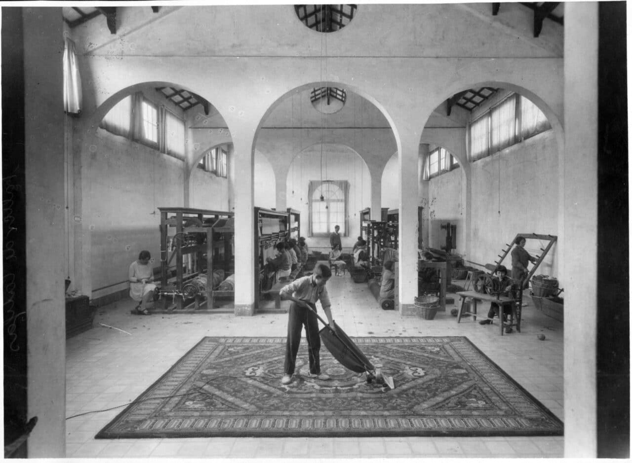 Casa Aymat. 100 anys (exposició a l’espai públic)