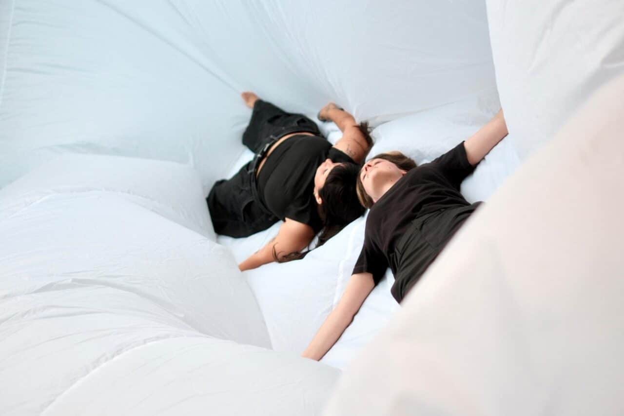 La primera granota de l'estany. Performance amb Anna Irina Russell i blanca arias